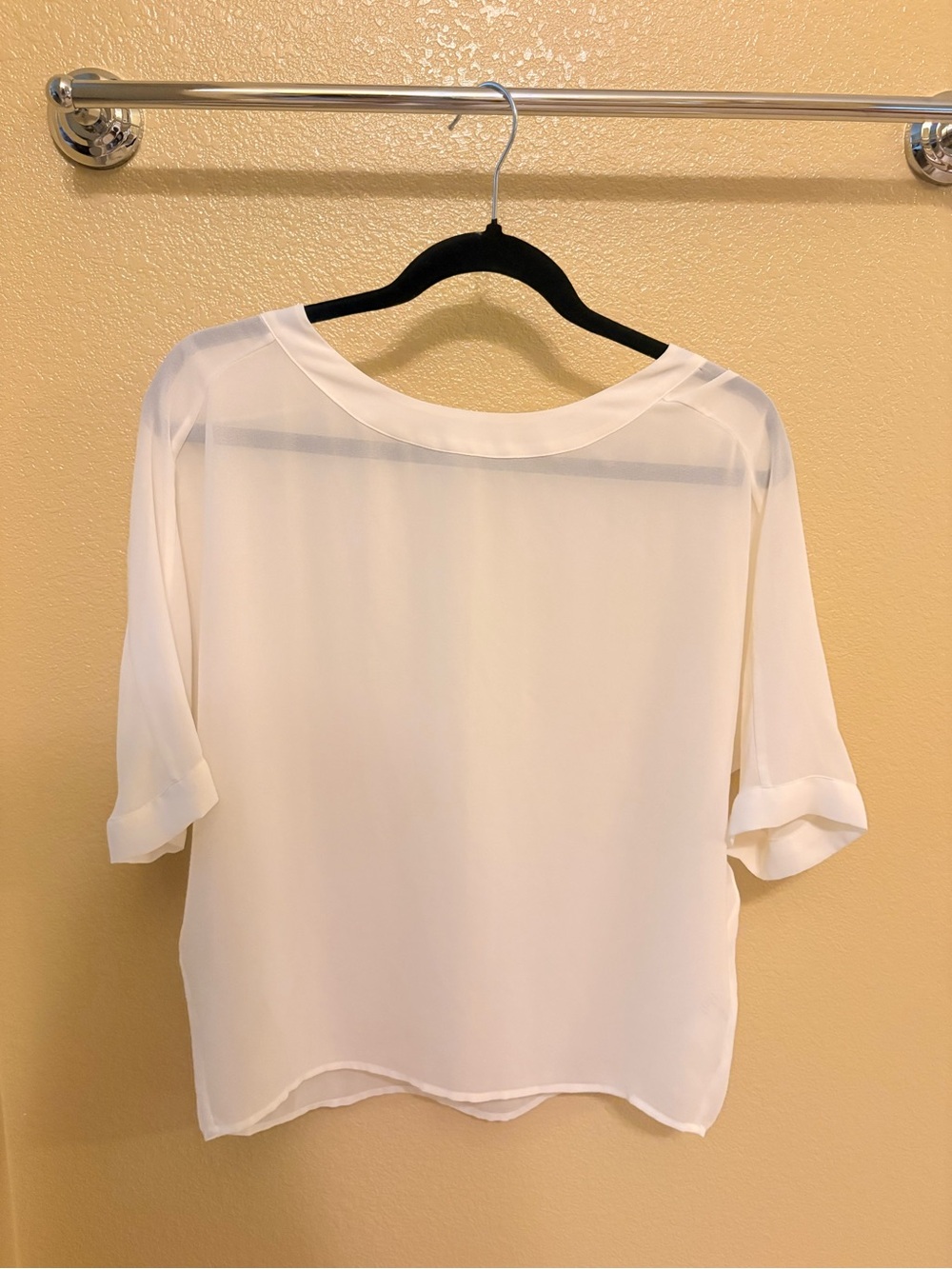 Uniqlo Lightweight White Womens Blouse - Short Sleeve